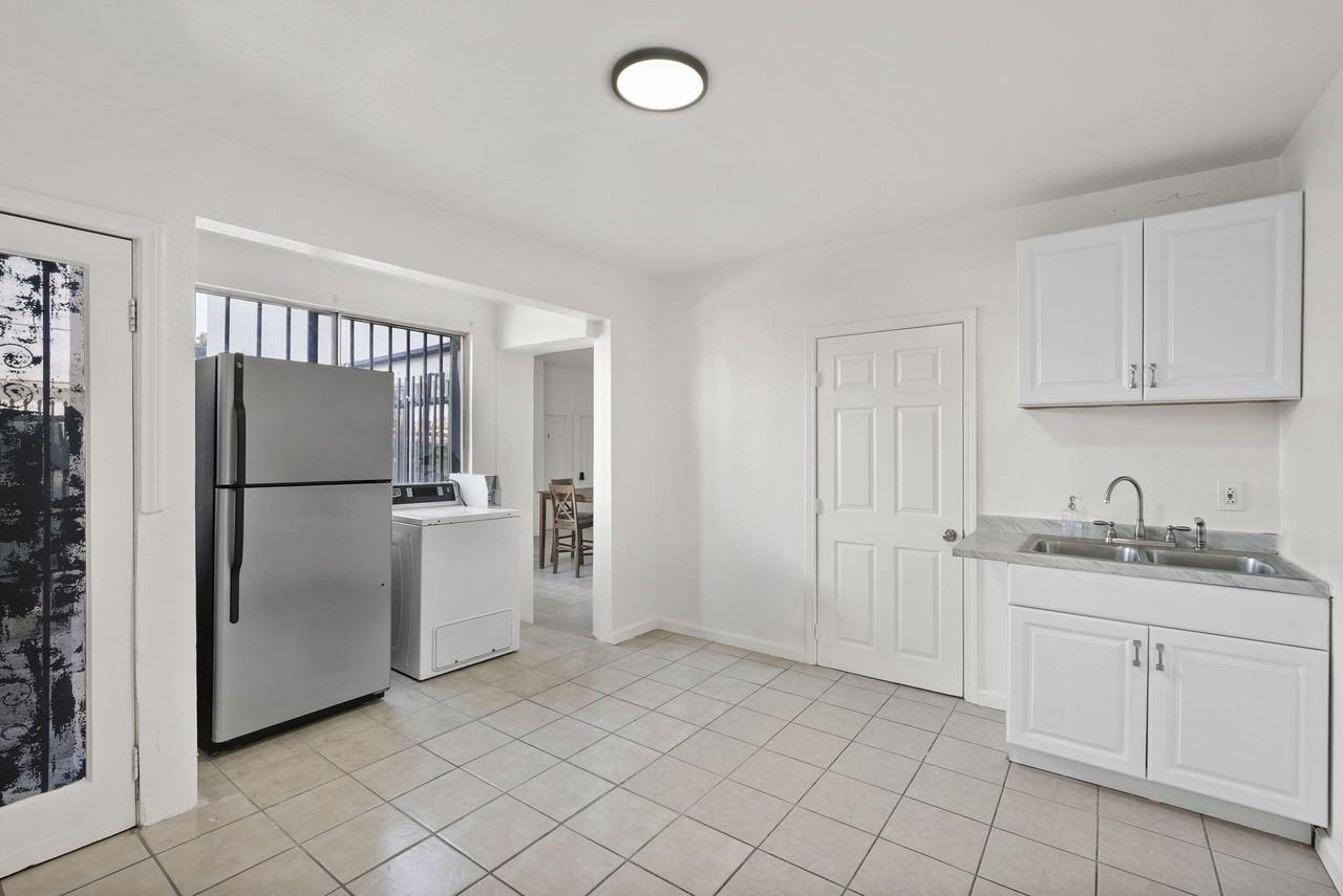 W 48th St - Photo 6 of 50