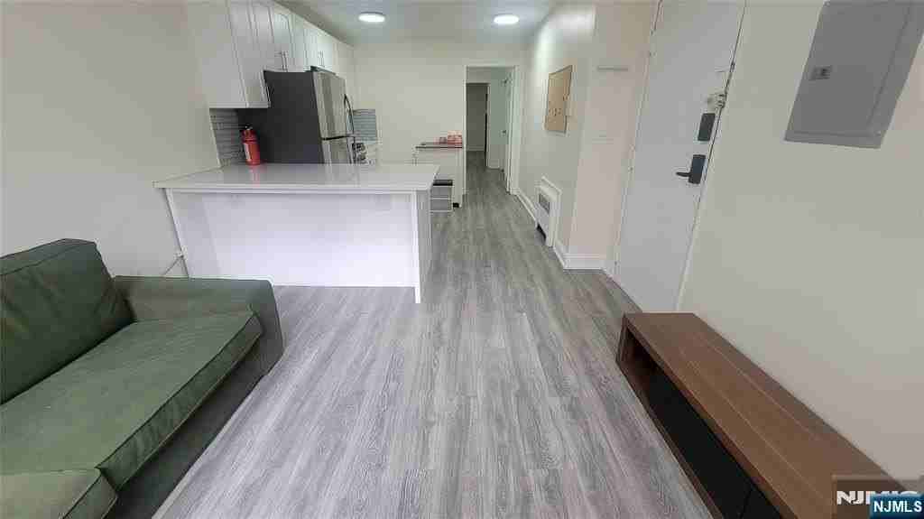 552 38th St #2 - Photo 3 of 16