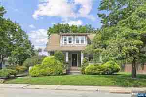 featured image of 124 Weinmanns Blvd #2