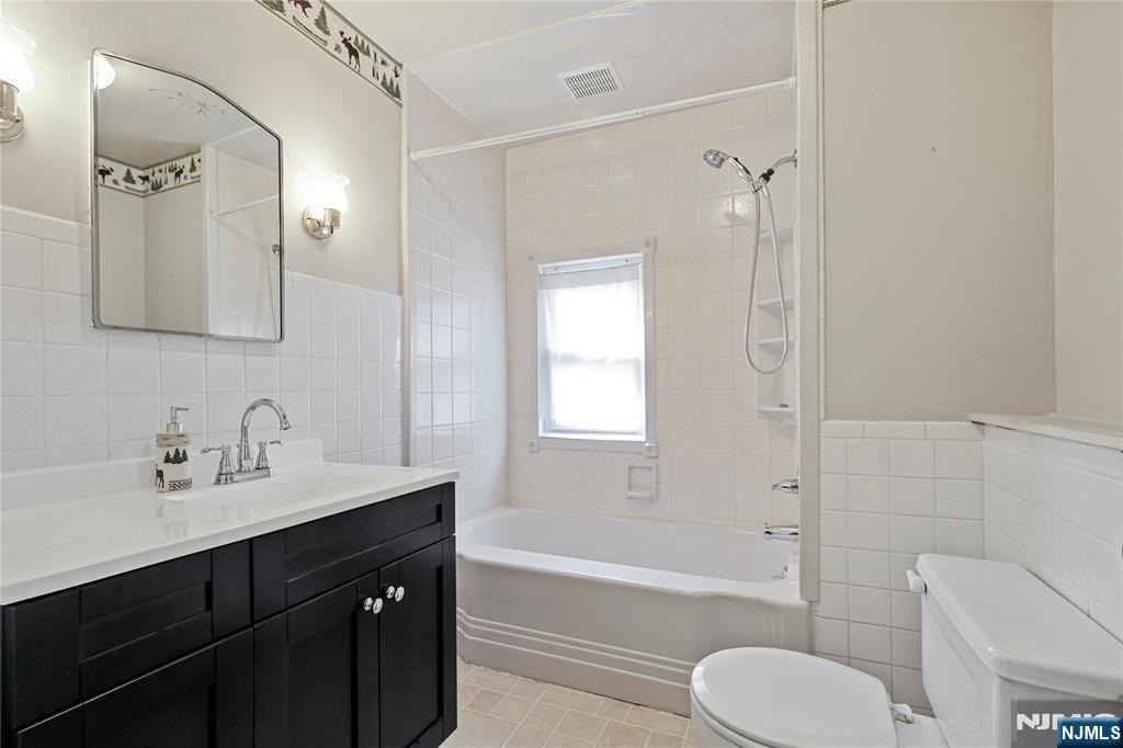 124 Weinmanns Blvd #2 - Photo 5 of 17