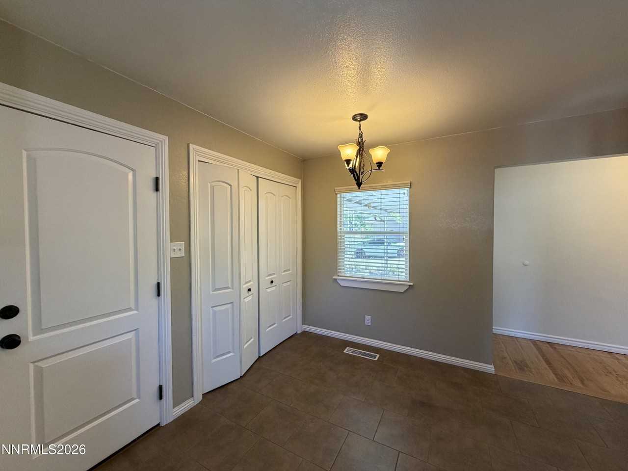 1545 Elizabeth St - Photo 7 of 20