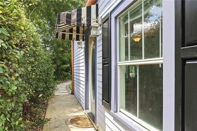 3808 Octavia St - Photo 3 of 16