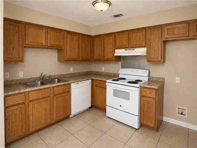 3508 Pakenham Dr - Photo 4 of 9
