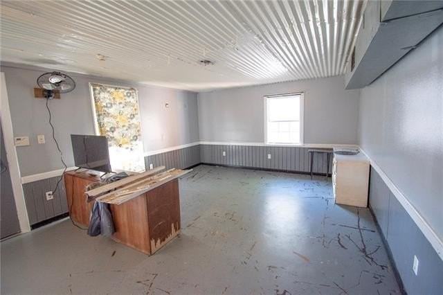 20065 Esterbrook Rd - Photo 3 of 6