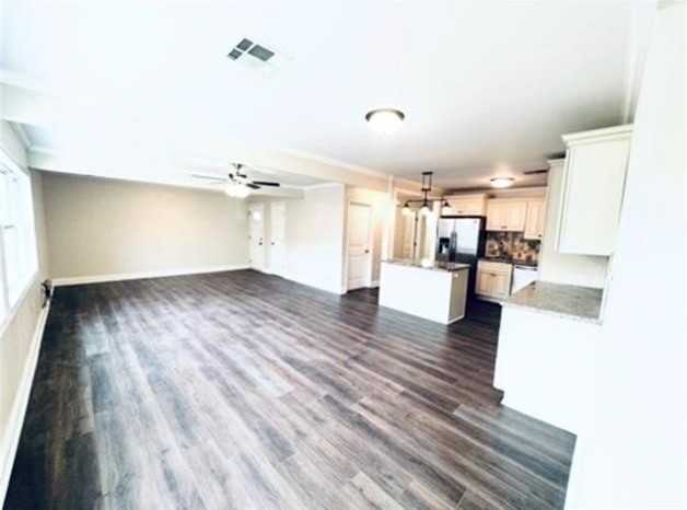 205 Douglas Dr - Photo 2 of 4