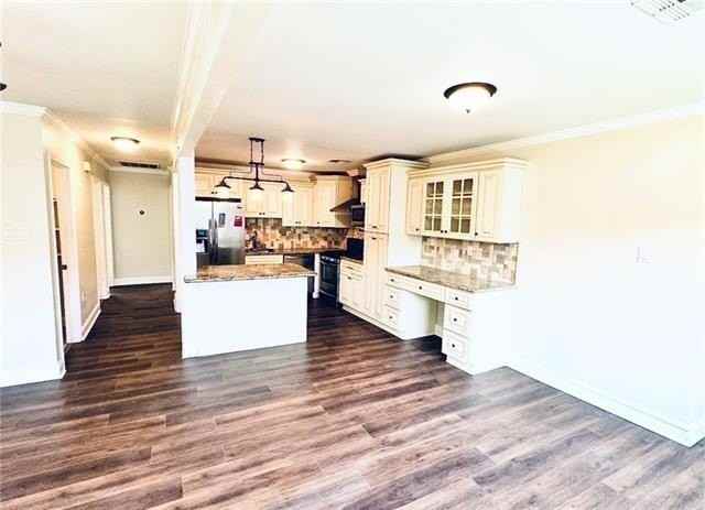 205 Douglas Dr - Photo 3 of 4