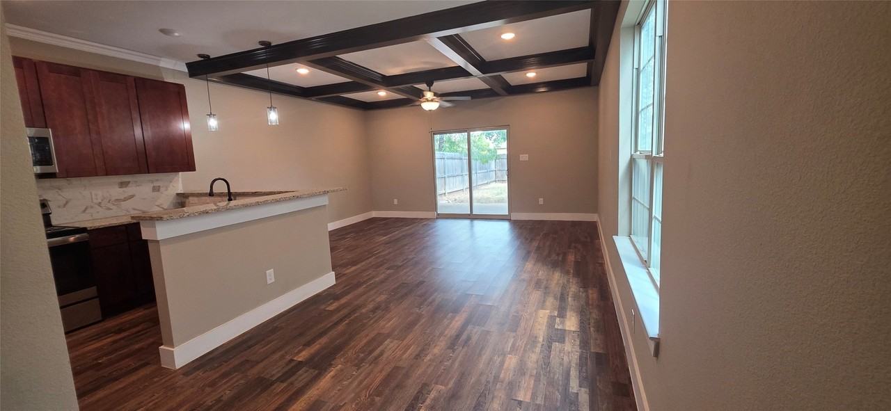 1705 Ash Crescent St - Photo 2 of 13