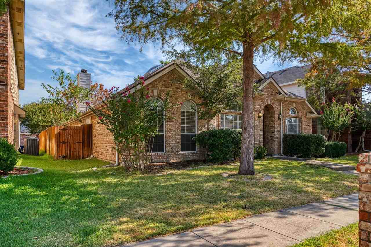1621 Oak Brook Ln - Photo 4 of 34
