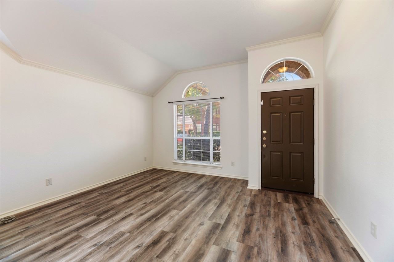 1621 Oak Brook Ln - Photo 6 of 34