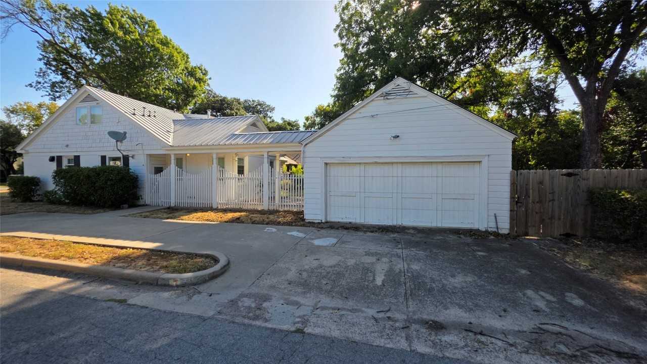 3741 Hilltop Rd - Photo 2 of 35