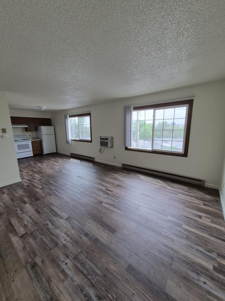 1909 Burnstead Dr - Photo 2 of 8