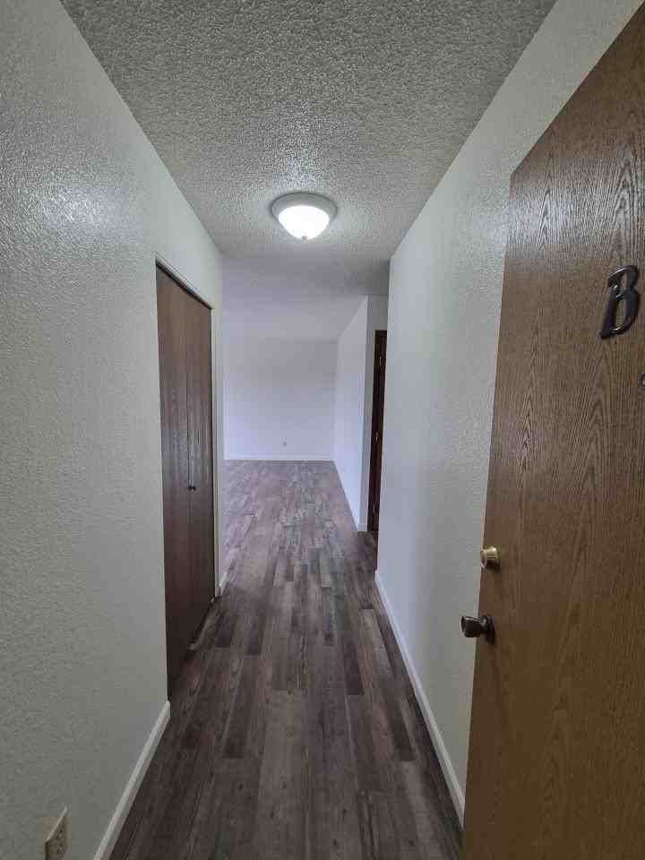 1909 Burnstead Dr - Photo 3 of 8