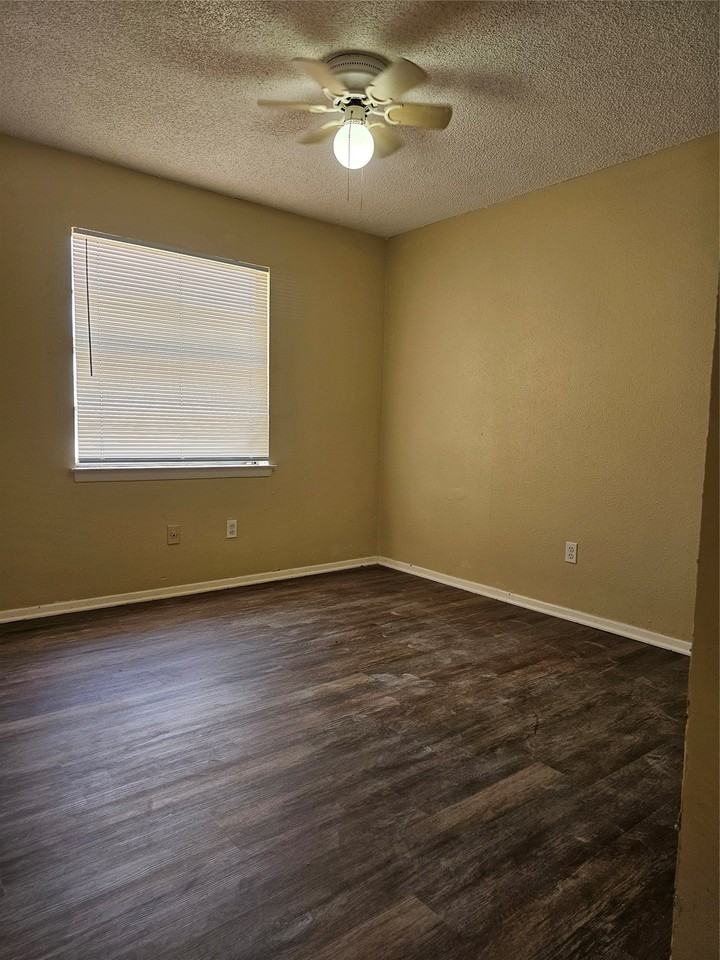 5604 Macarthur Dr - Photo 4 of 7