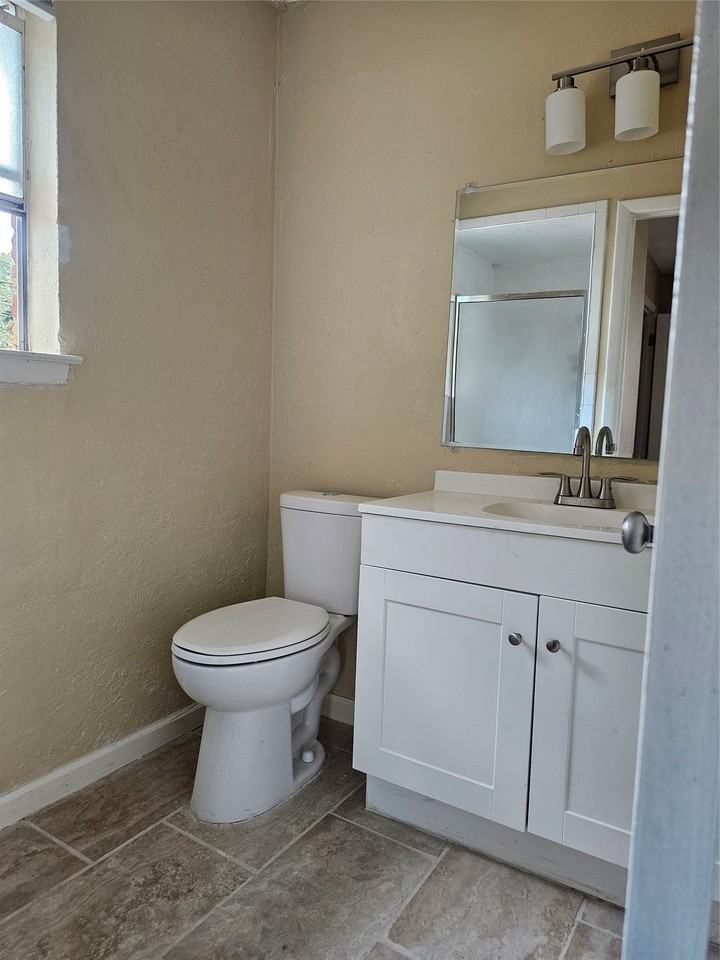 5604 Macarthur Dr - Photo 5 of 7