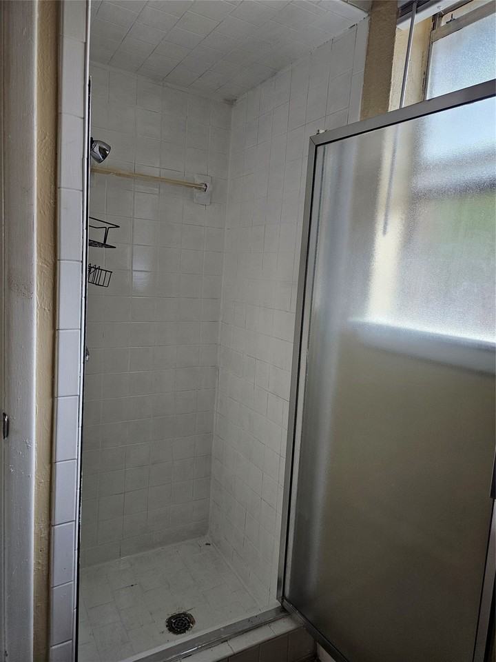 5604 Macarthur Dr - Photo 6 of 7