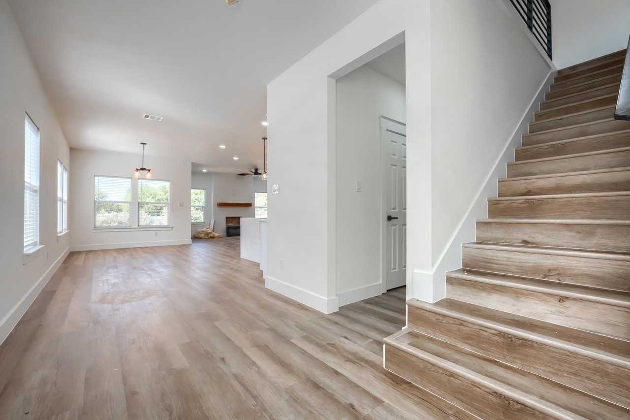 3321 Howard St - Photo 4 of 31