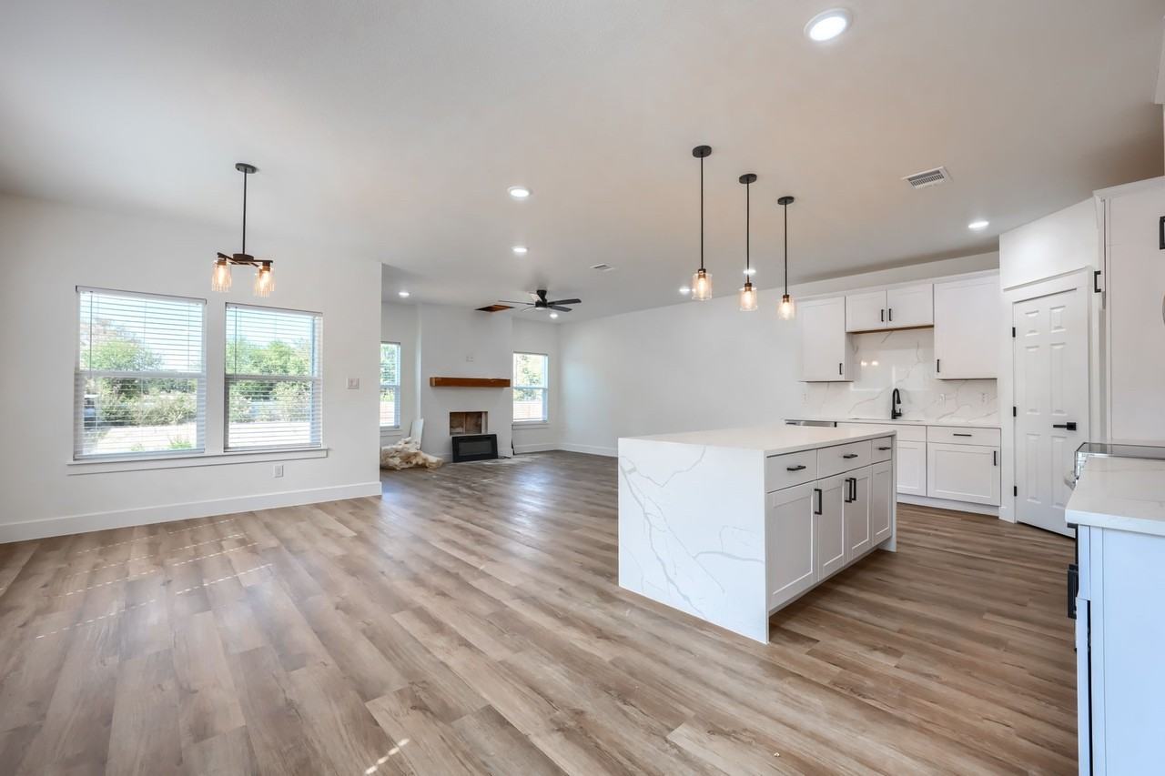 3321 Howard St - Photo 5 of 31