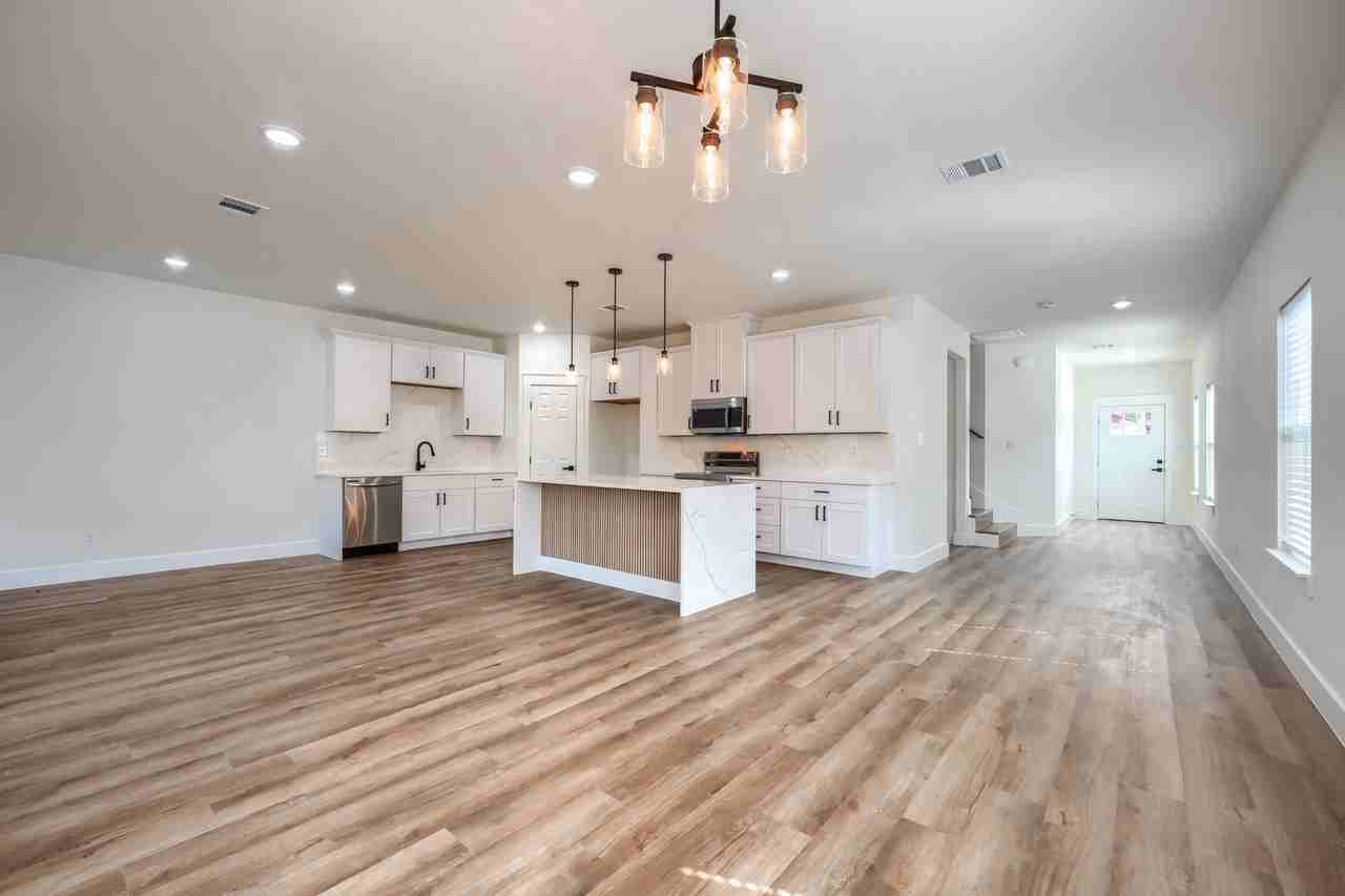 3321 Howard St - Photo 6 of 31