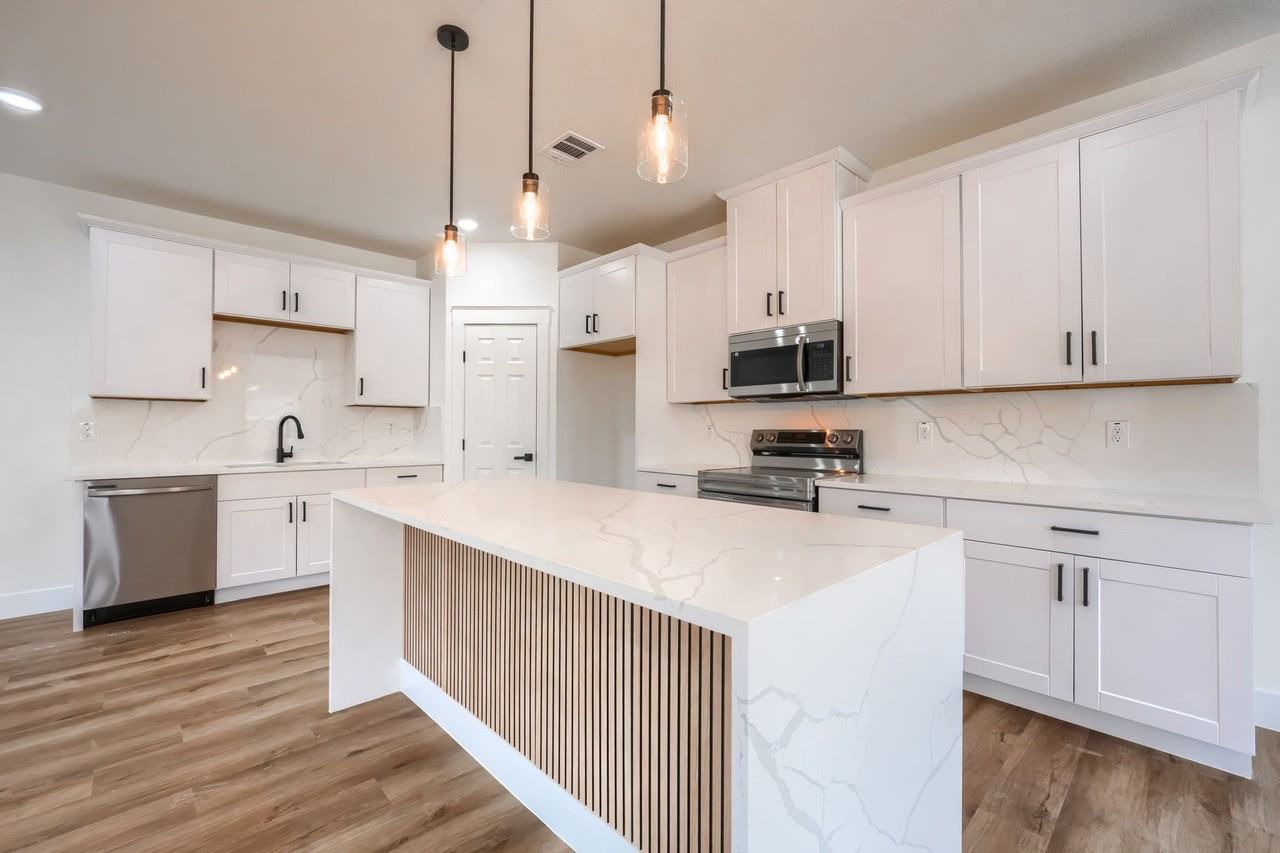 3321 Howard St - Photo 7 of 31