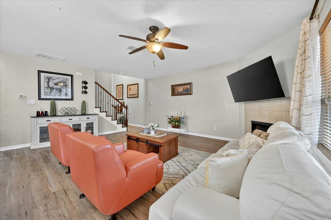 363 Teague Dr - Photo 4 of 25