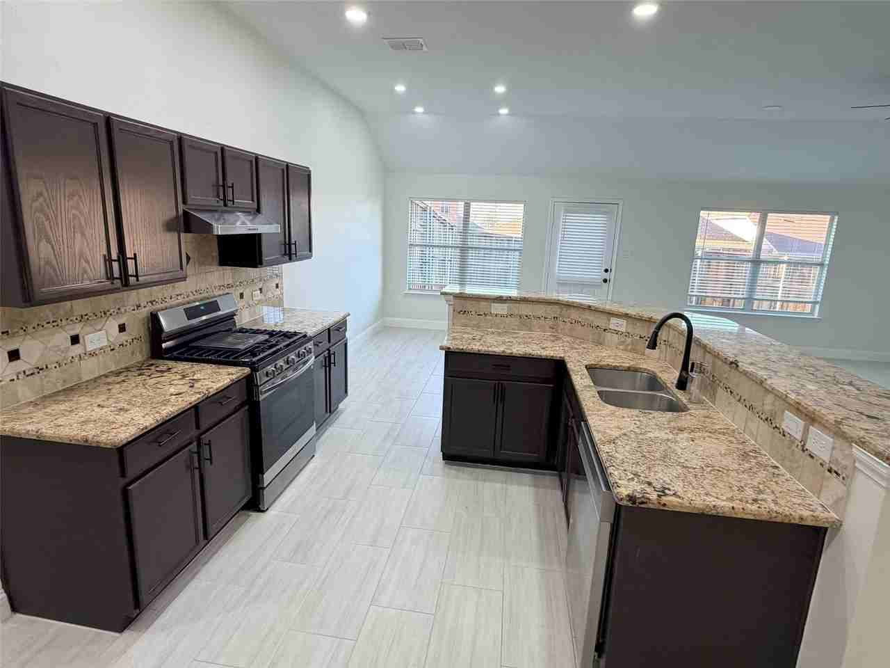 1513 Timber Ridge Dr - Photo 3 of 4