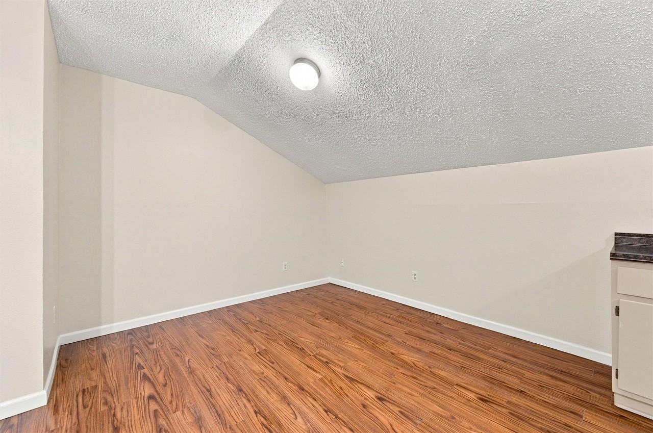 410 W Franklin St #10 - Photo 2 of 10
