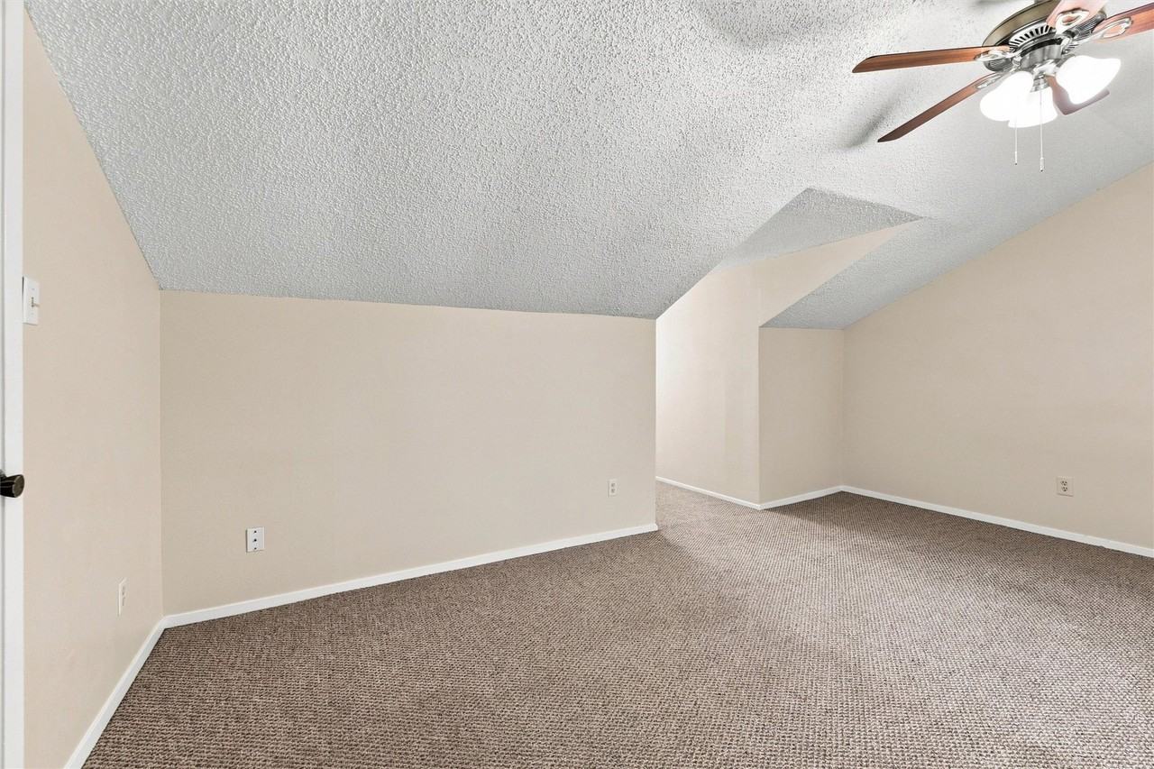 410 W Franklin St #10 - Photo 5 of 10