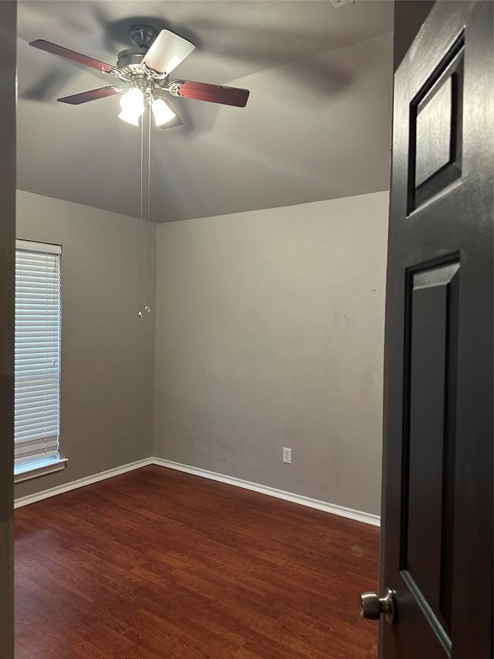 806 Boxwood Dr - Photo 5 of 11