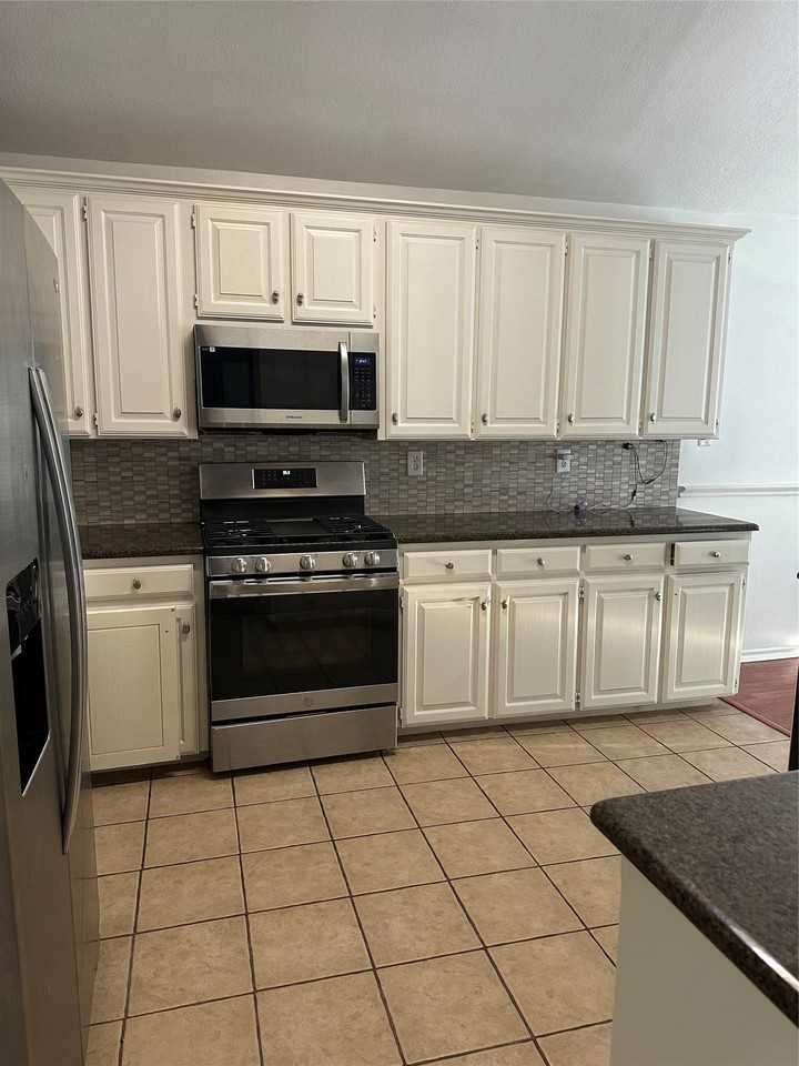 806 Boxwood Dr - Photo 7 of 11