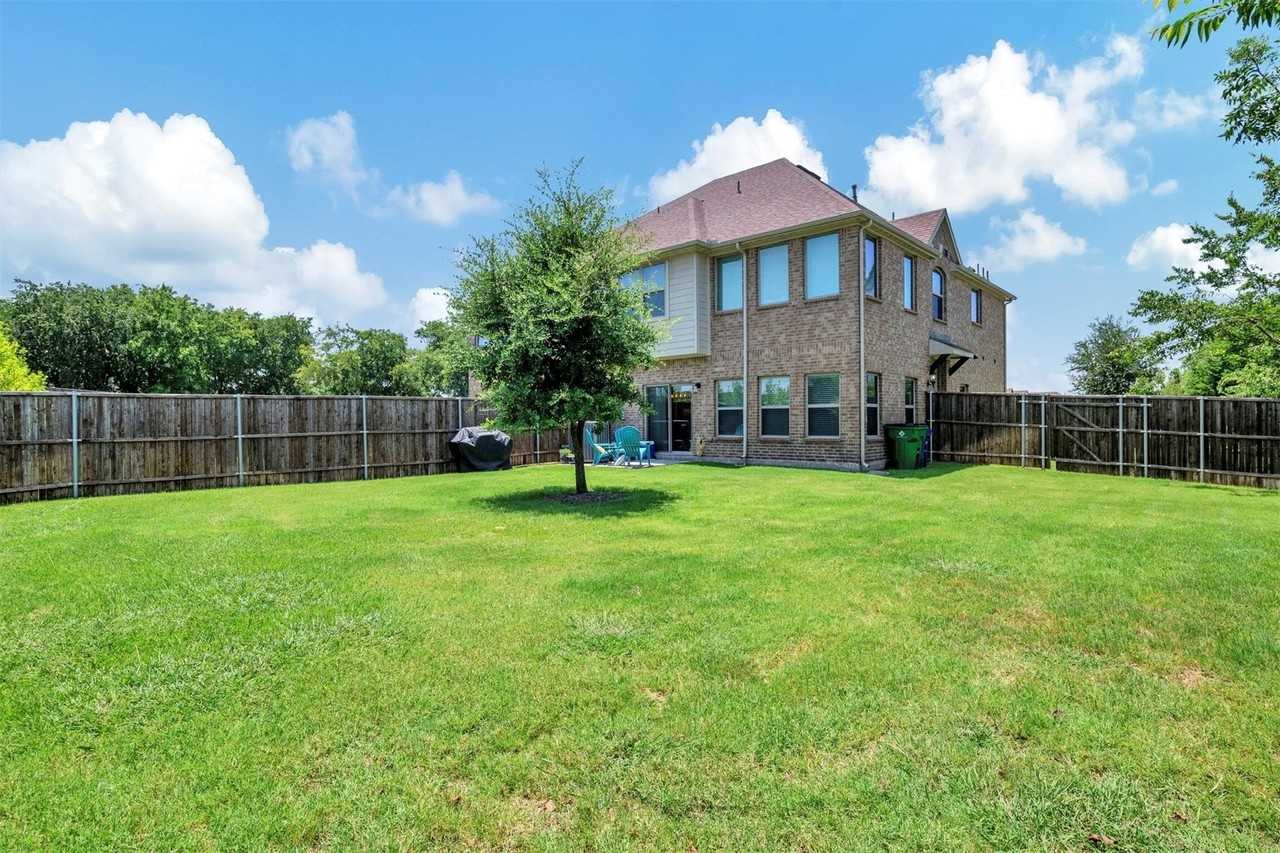 2100 Jameson Ln - Photo 2 of 25