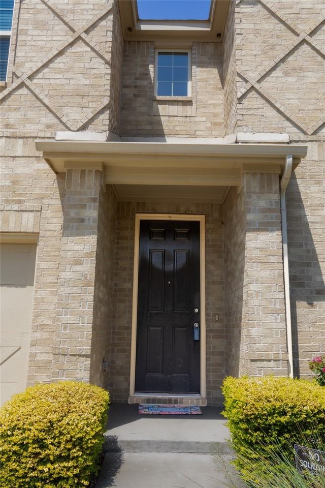 5613 Breezy Dr - Photo 3 of 22