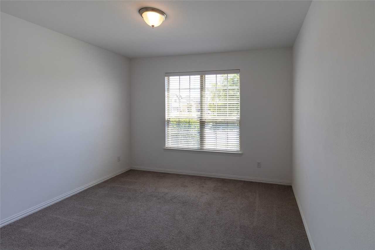 5613 Breezy Dr - Photo 6 of 22