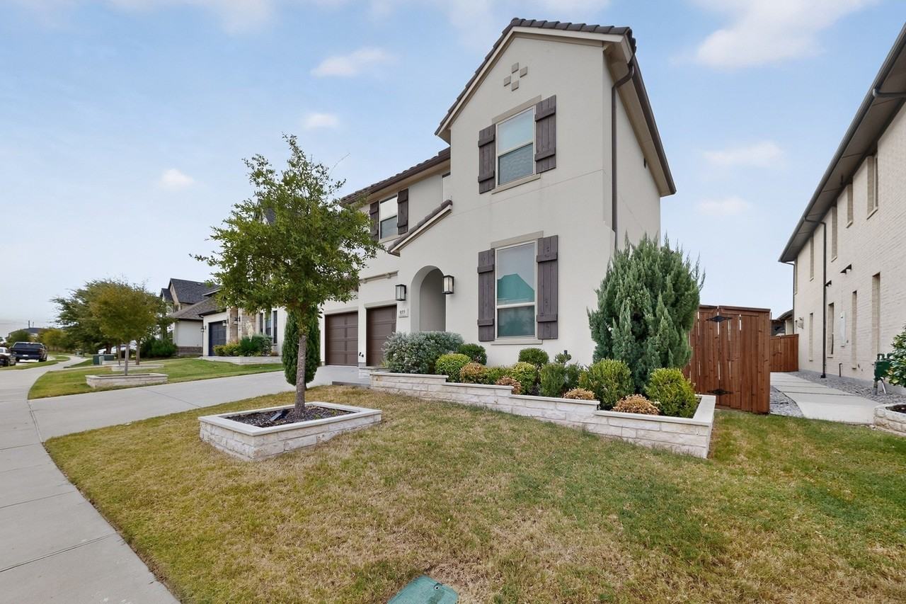 855 Emporio Dr - Photo 3 of 40
