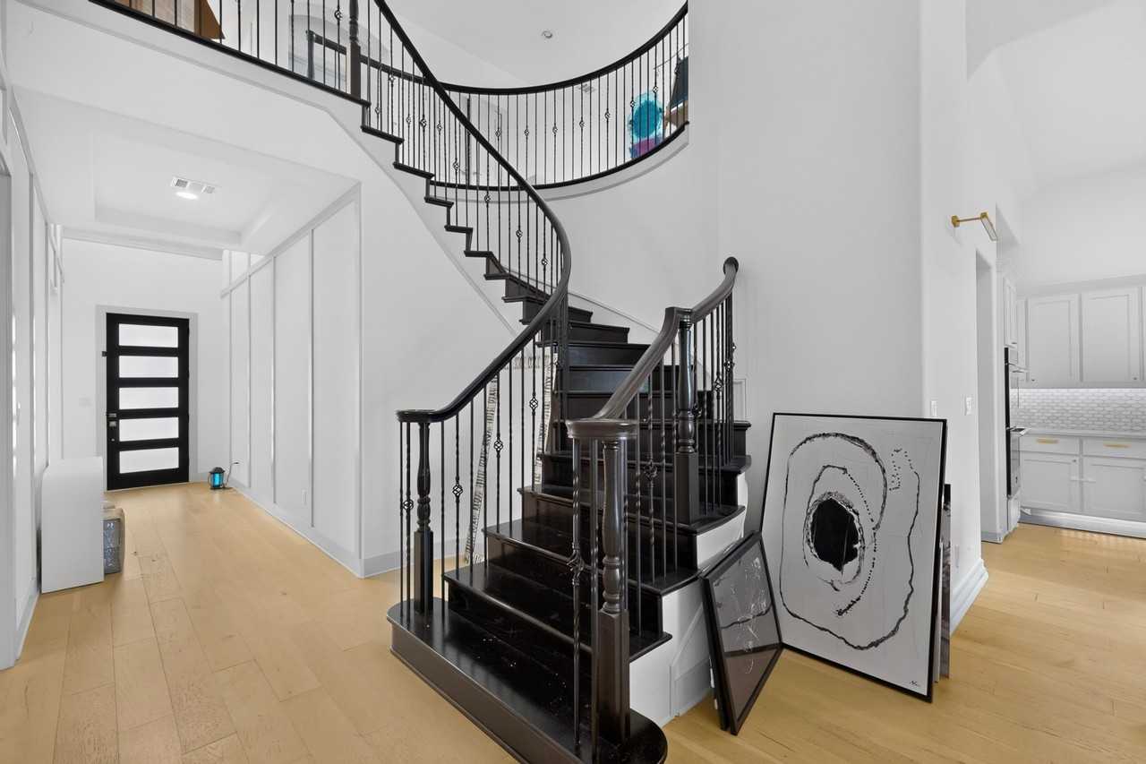 855 Emporio Dr - Photo 7 of 40