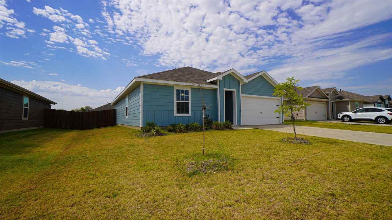 211 Wrought Iron Dr - Photo 3 of 23