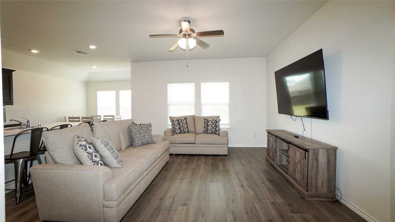 211 Wrought Iron Dr - Photo 5 of 23