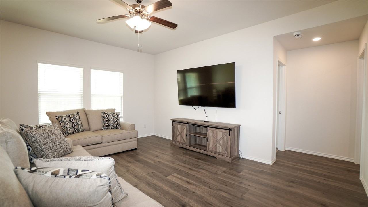 211 Wrought Iron Dr - Photo 6 of 23