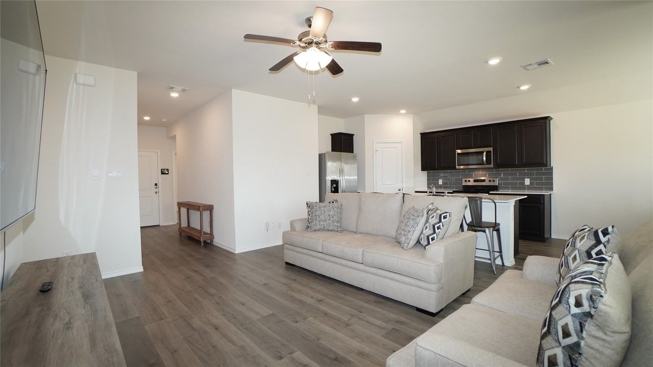 211 Wrought Iron Dr - Photo 7 of 23