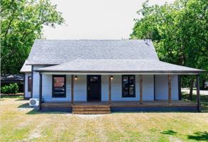 featured image of 223 E Shreveport St