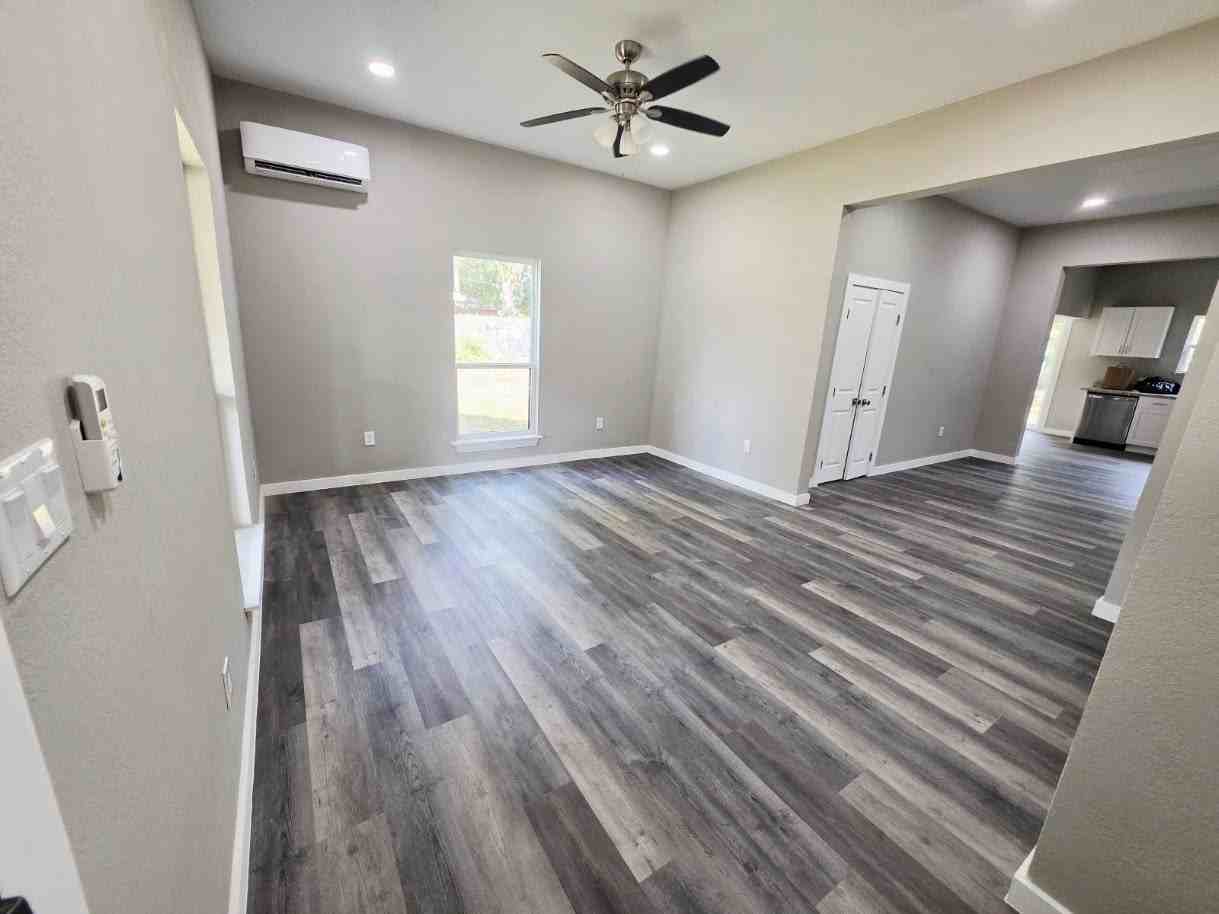 223 E Shreveport St - Photo 6 of 18