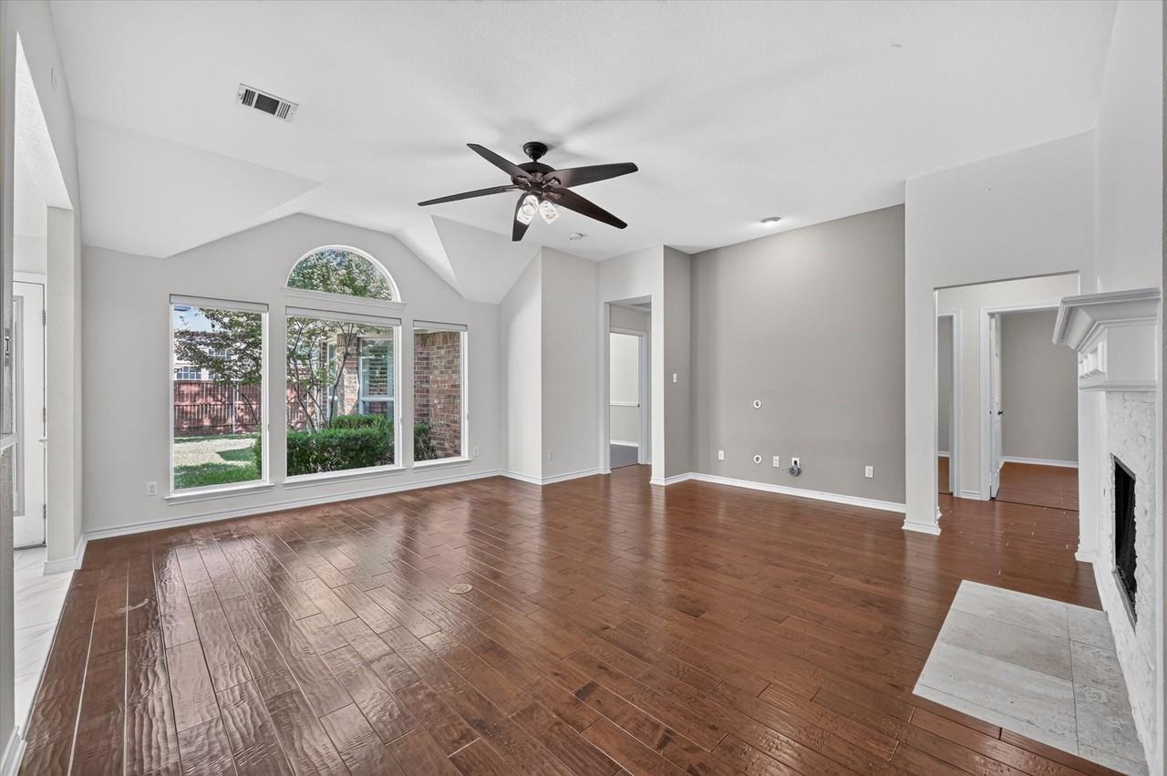 1904 Bluffview Ct - Photo 4 of 31