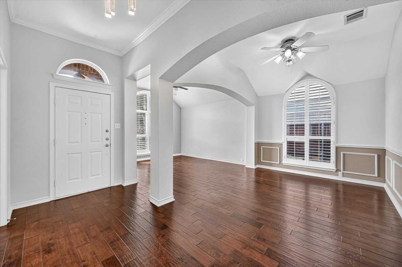 1904 Bluffview Ct - Photo 5 of 31