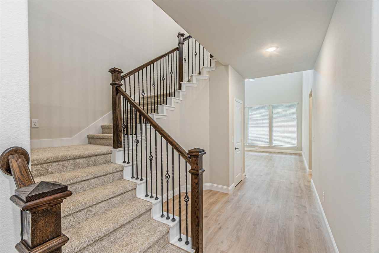 14429 McClint Street - Photo 6 of 37