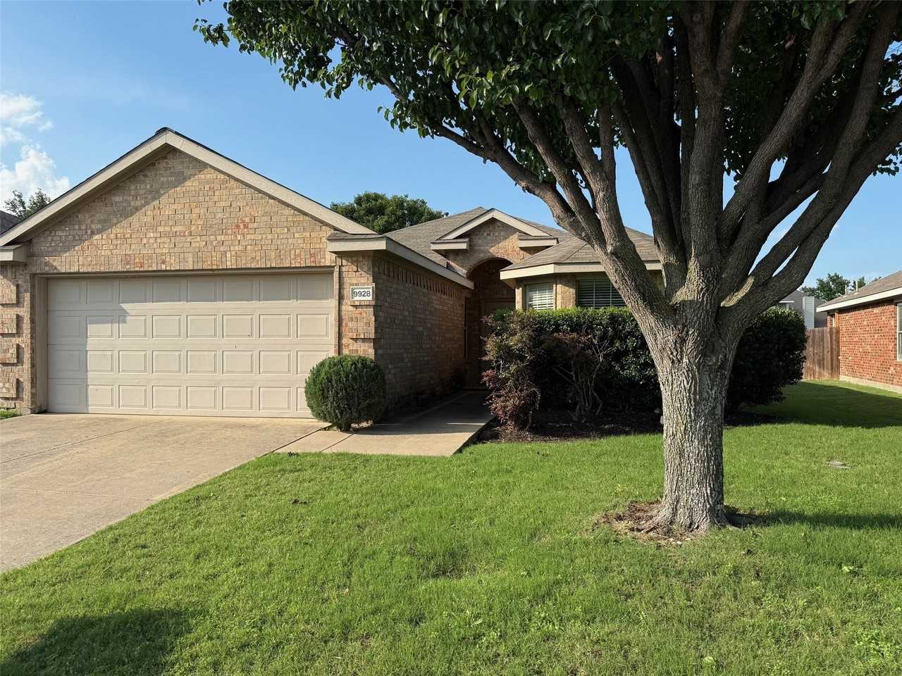 9928 Southgate Dr - Photo 2 of 30