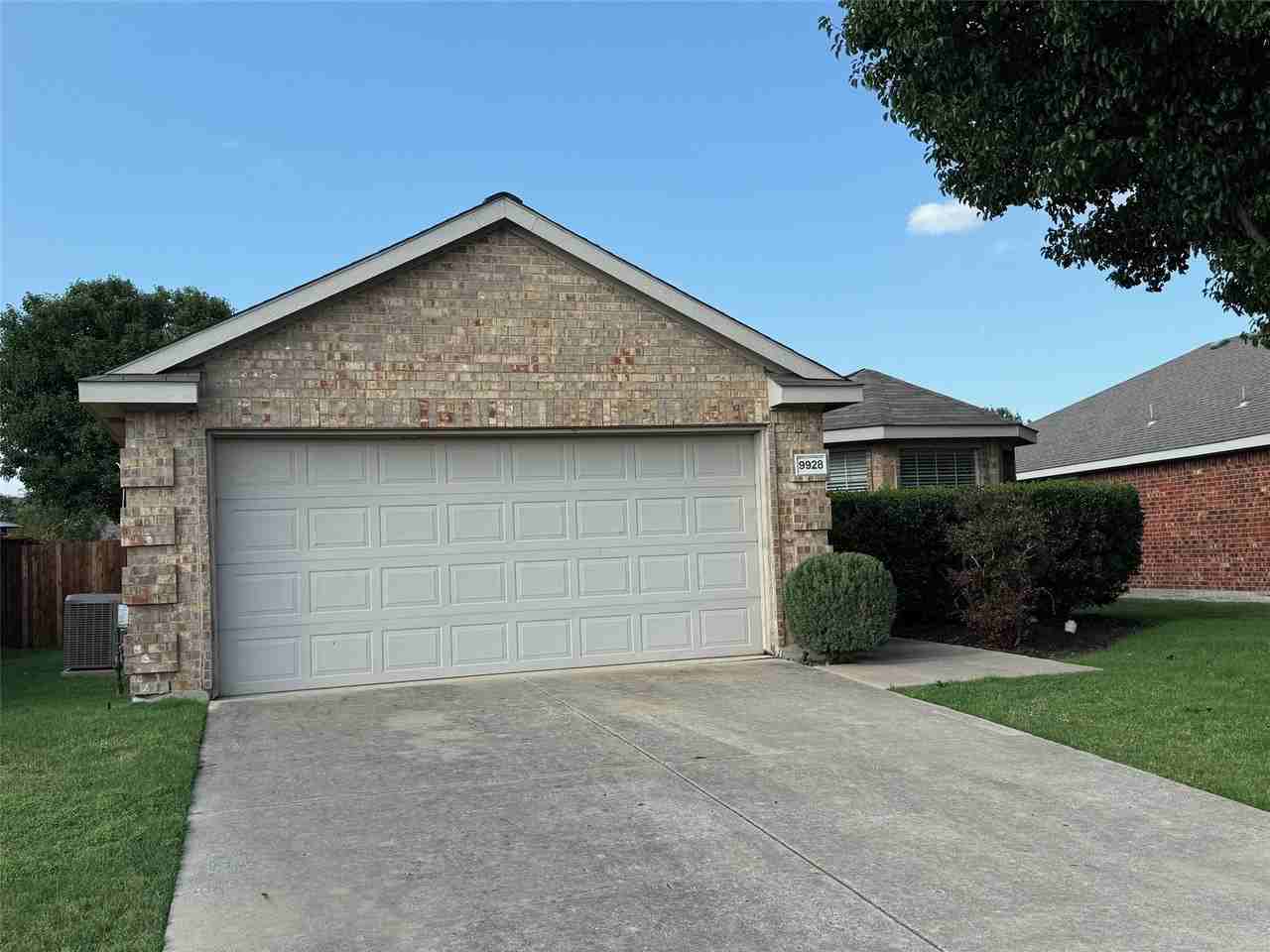 9928 Southgate Dr - Photo 3 of 30