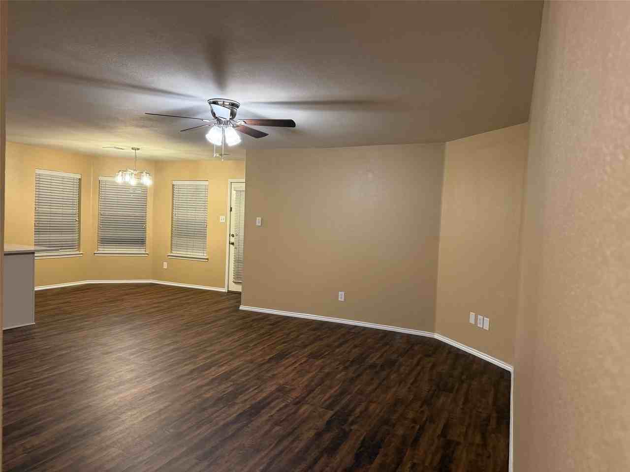 9928 Southgate Dr - Photo 6 of 30