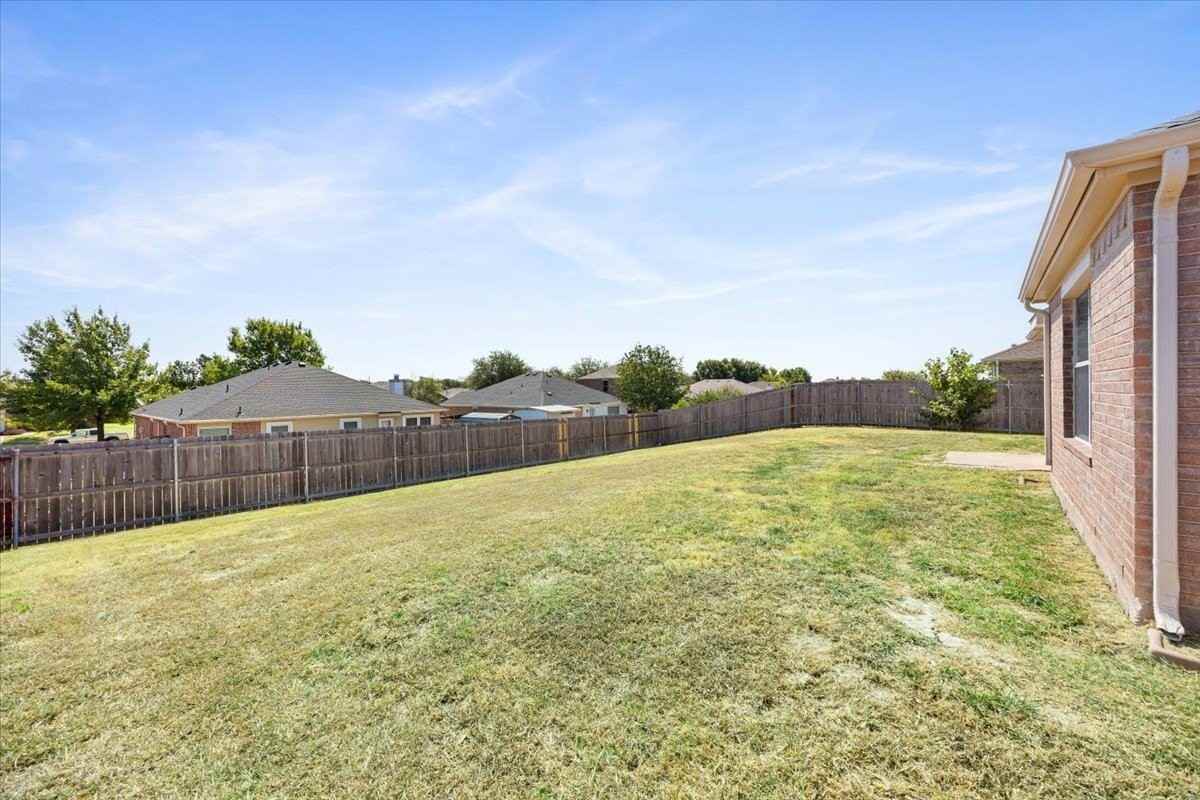 1506 Waters Edge Dr - Photo 3 of 26