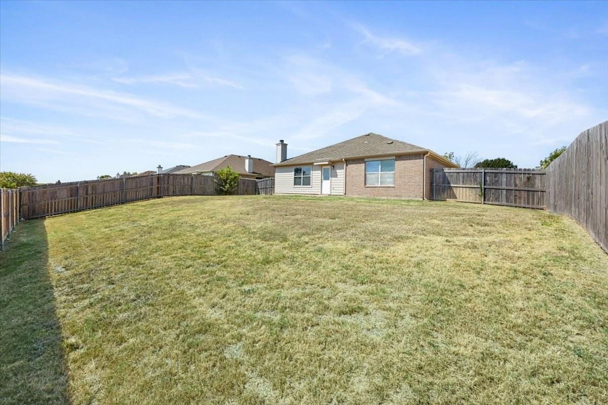 1506 Waters Edge Dr - Photo 4 of 26