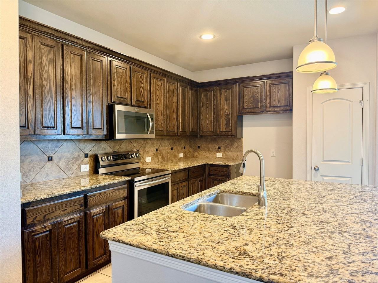 9251 Water Oak Dr - Photo 3 of 19