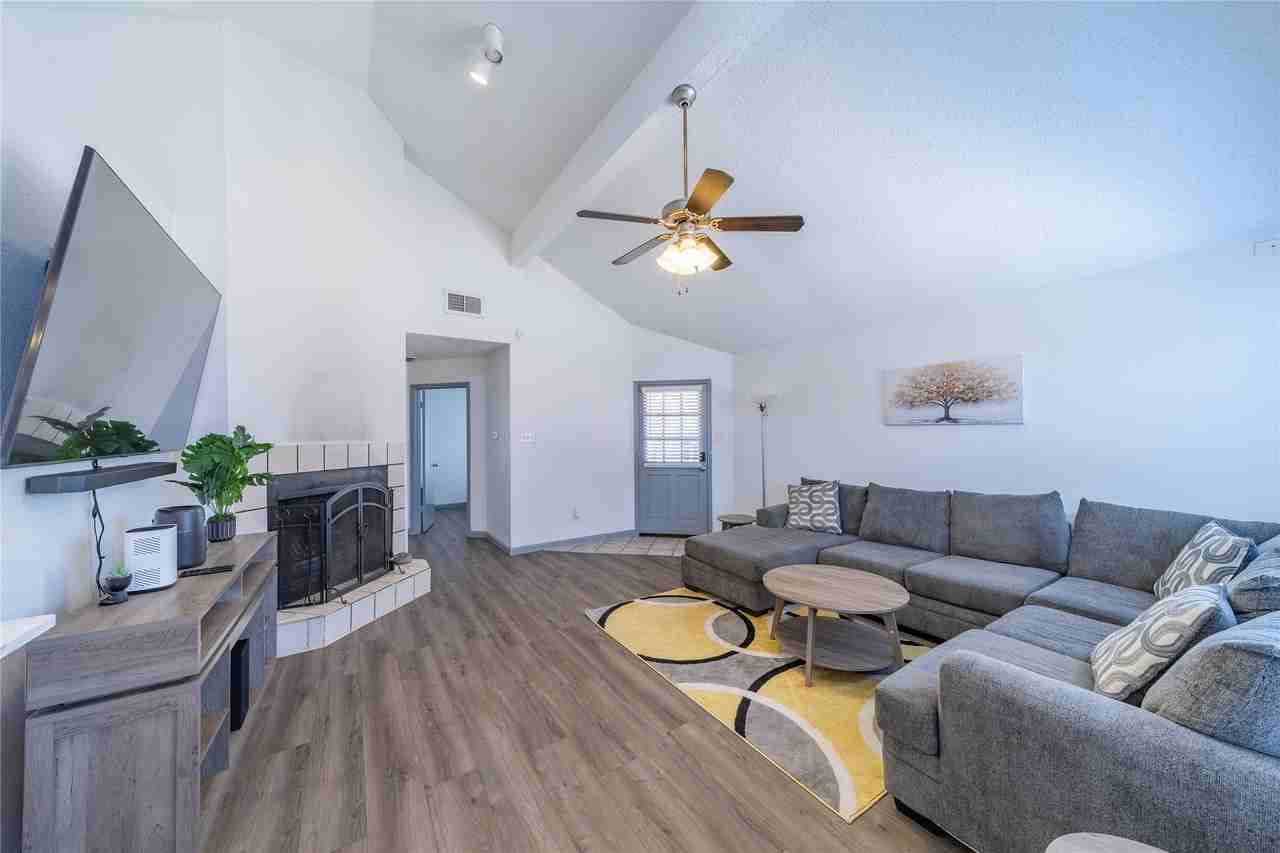 562 Stringfellow Dr - Photo 2 of 20